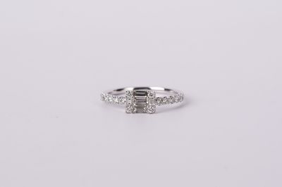 DTTX- 14KW 2.35g .76ctw Baguette &amp; Round Diamond Fashion Ring (size 7)