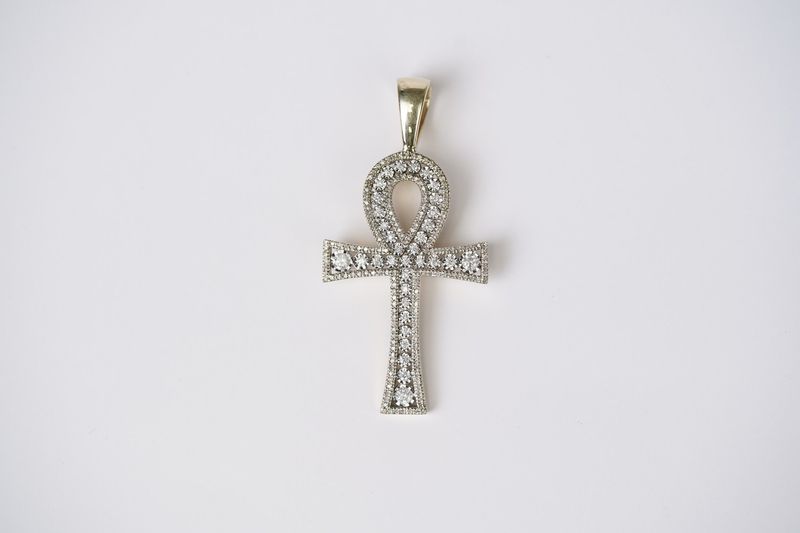 DTTX- 10KY 9.4g .80ctw Diamond Cross Pendant (charm only)