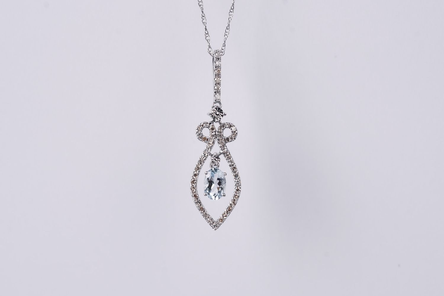 VDE- 14KW 1.9g .67ctw Aquamarine &amp; Diamond Fashion Halo Pendant