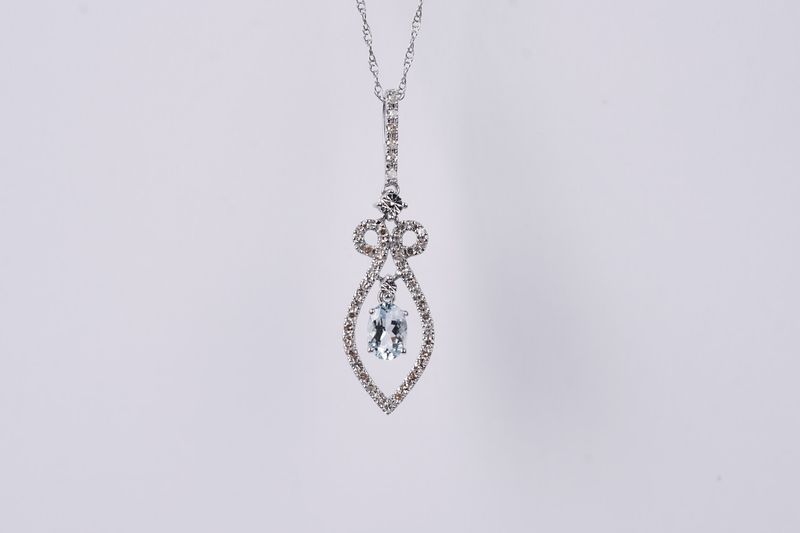 VDE- 14KW 1.9g .67ctw Aquamarine &amp; Diamond Fashion Halo Pendant