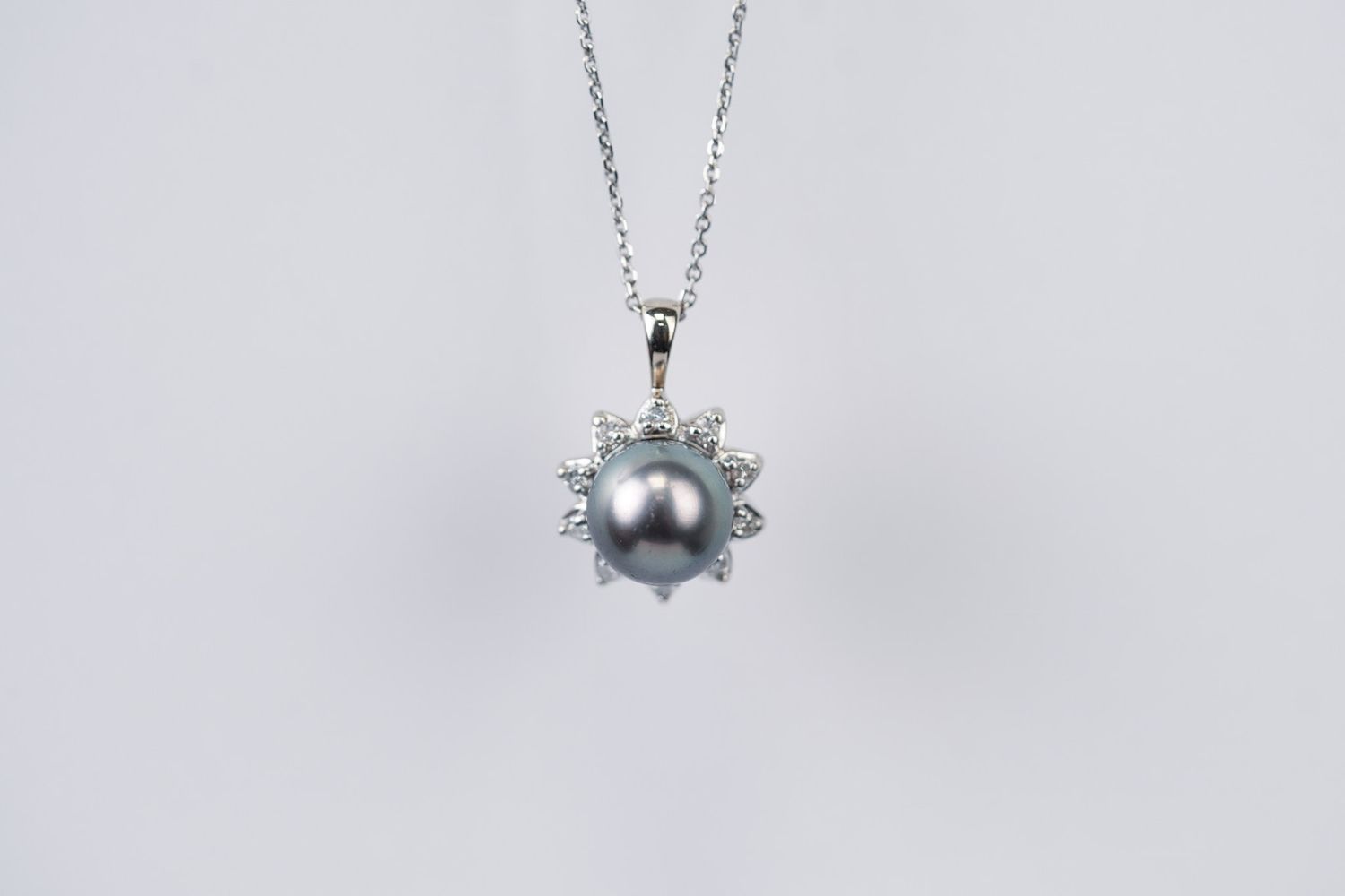 ETTX- 14KW 5.51g .25ctw 9.5mm Tahitian Pearl &amp; Diamond Halo Pendant 16-18&quot;