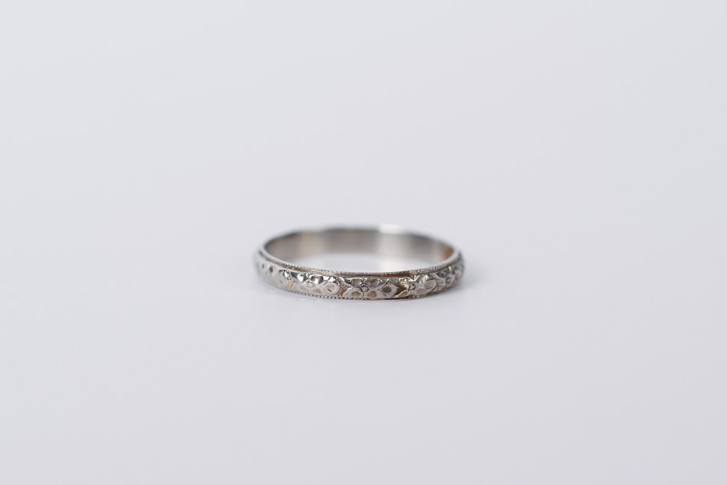 BTX- 18KW 1.31g 2.5mm Engraved Stackable Band (size 5)