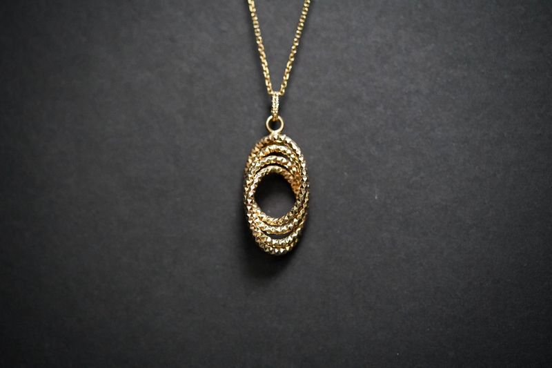 VTL- 14KY 2.3g Geometric Pendant 18&quot;