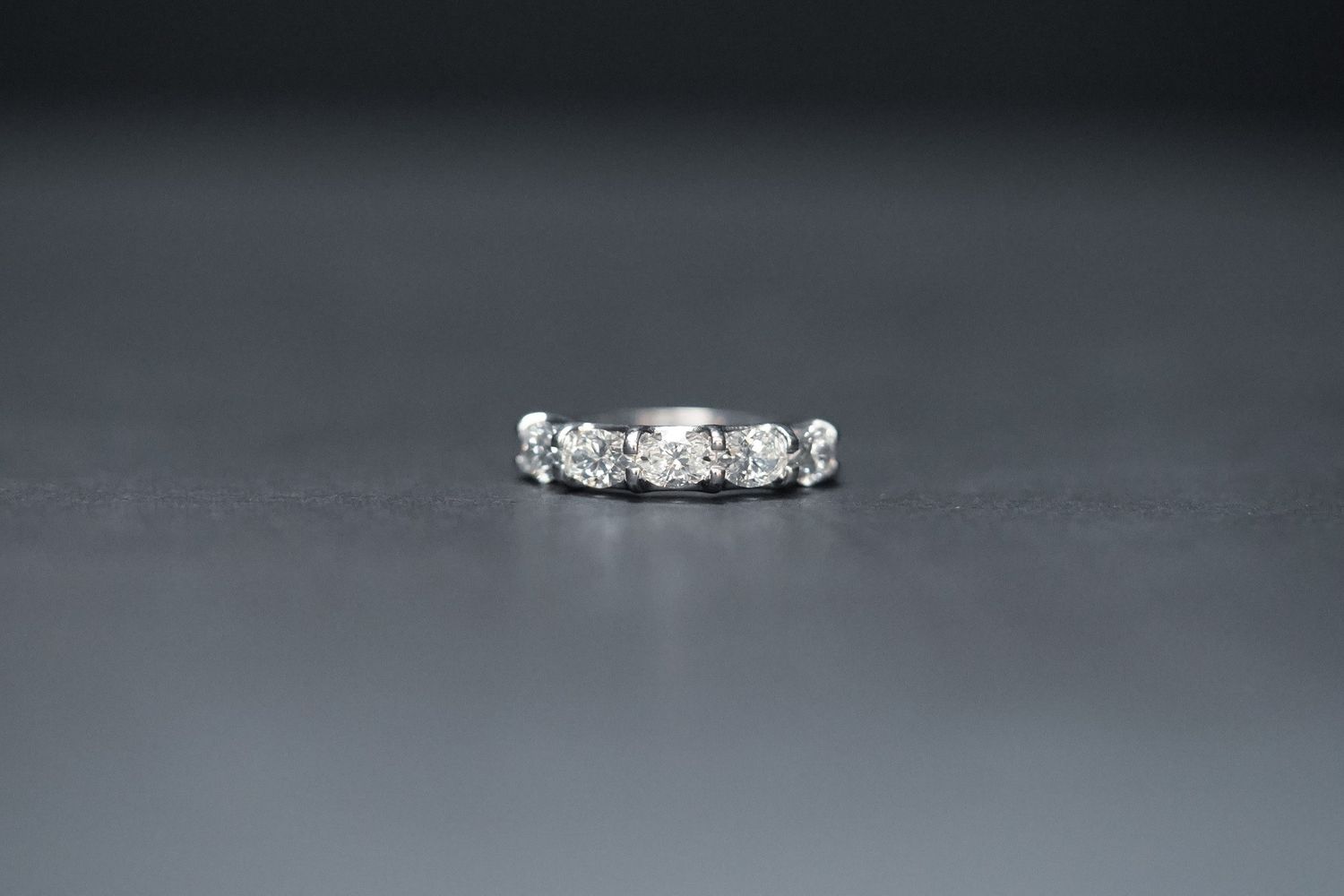 AAID- 14KW 3.29g 1.52ctw F/VVS2 GIA Oval Diamond Band (size 6)