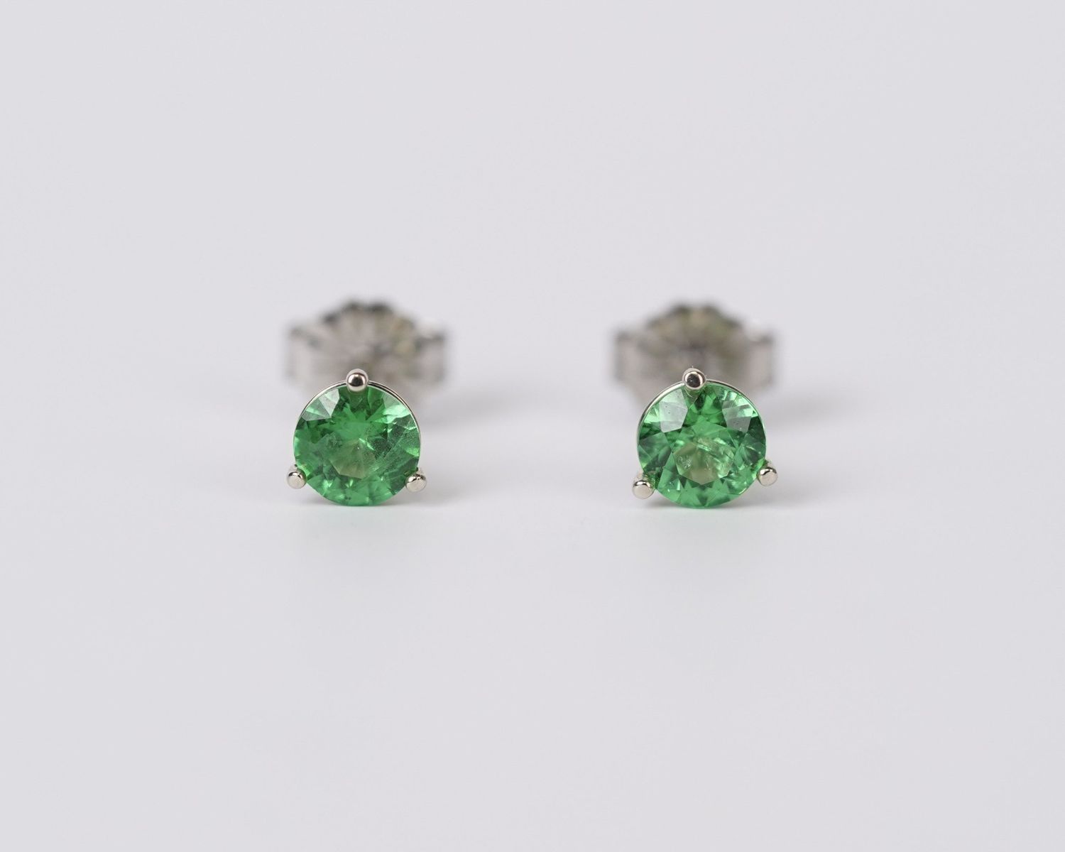 DTEX- 14KW .92ctw Tsavorite Garnet Stud Earrings