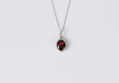 VET- 14KW 1.70g 1.57ctw (1.50ctr) Garnet &amp; Diamond Halo Pendant 16-18&quot;
