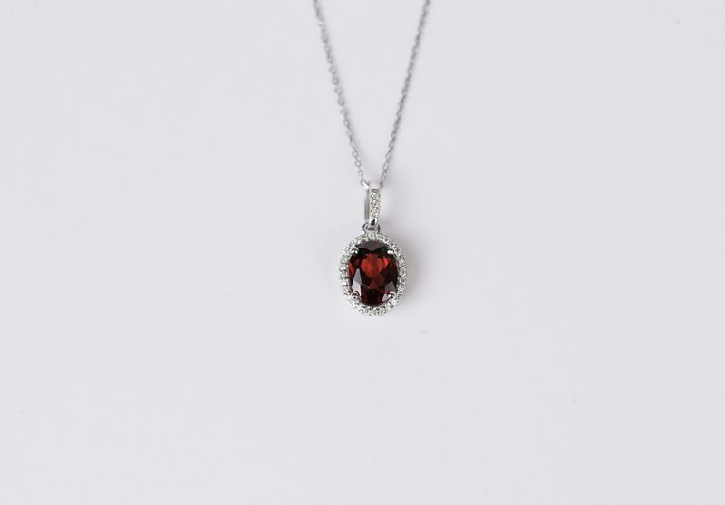 VET- 14KW 1.70g 1.57ctw (1.50ctr) Garnet &amp; Diamond Halo Pendant 16-18"