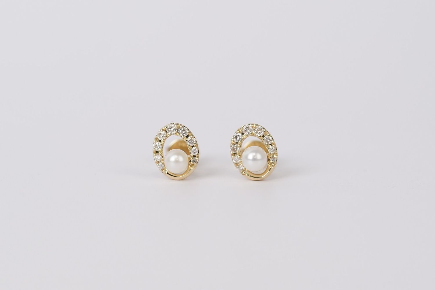ADN- 14KY 1.80g 3mm .24ctw Diamond &amp; Pearl Halo Stud Earrings