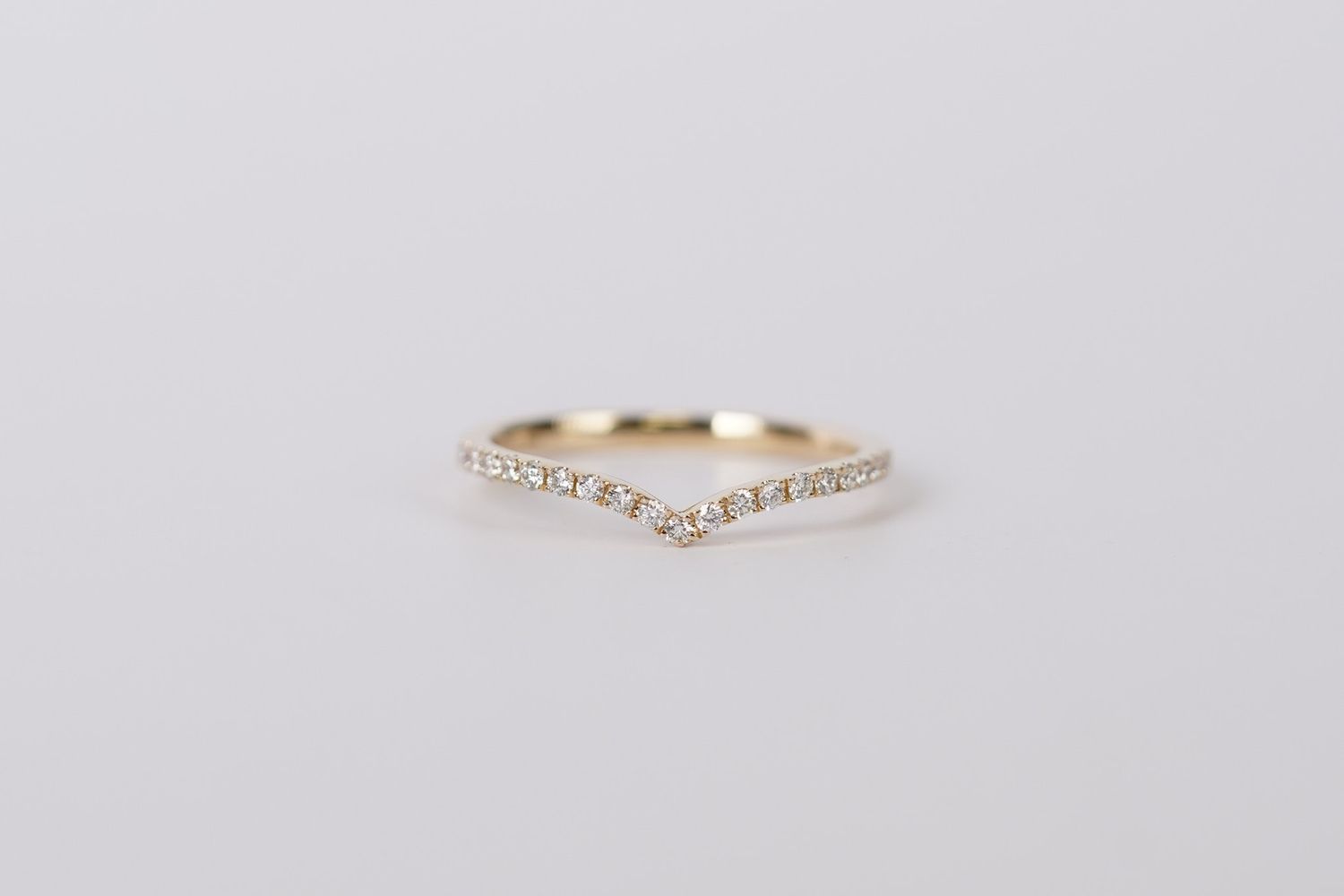 ABD- 14KY 1.39g .21ctw Diamond Stackable V-Band (size 7)