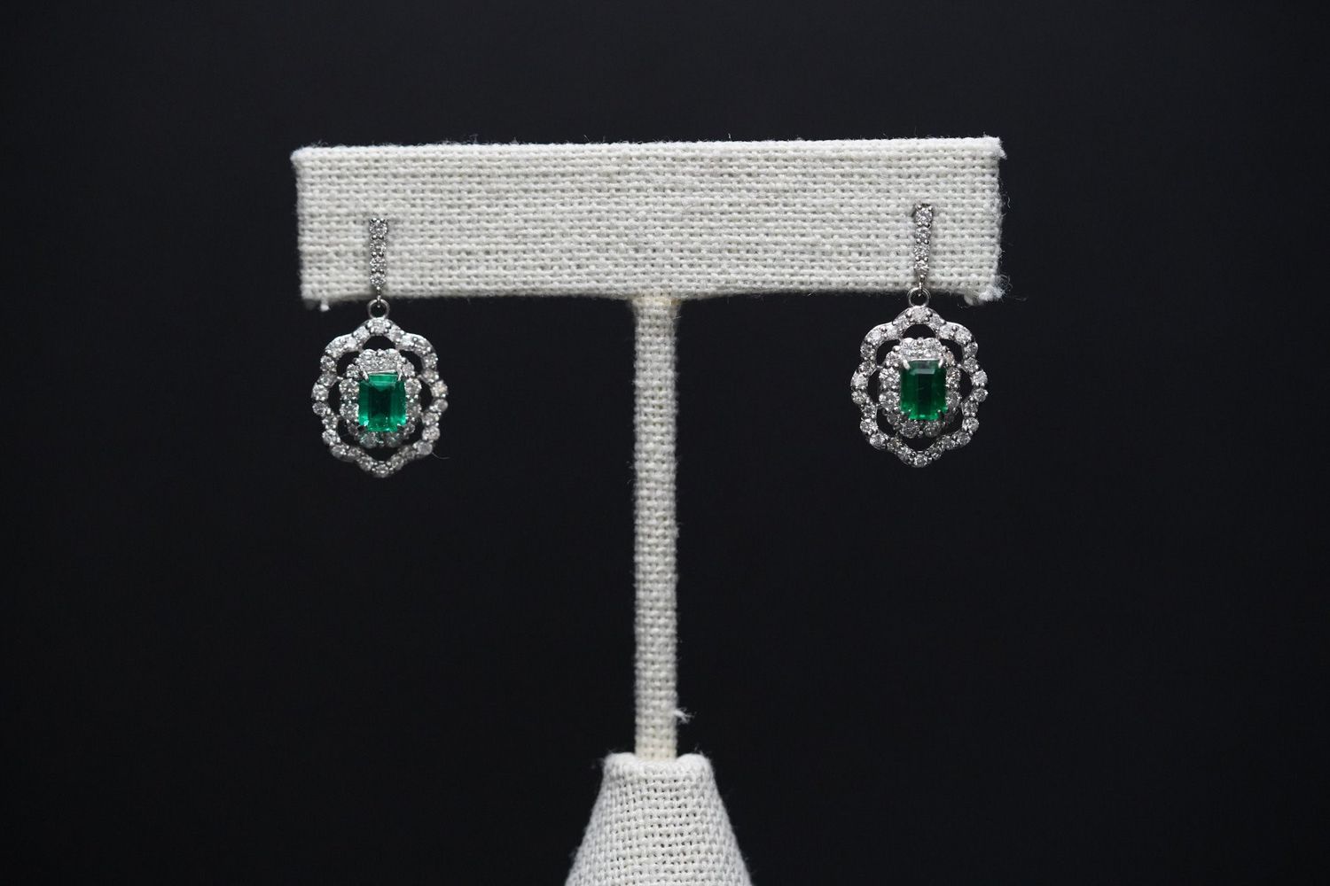 VIDT- Platinum 5.11g 2.43ctw (1.33ctrs) Columbian Emerald &amp; Diamond Vintage Earrings
