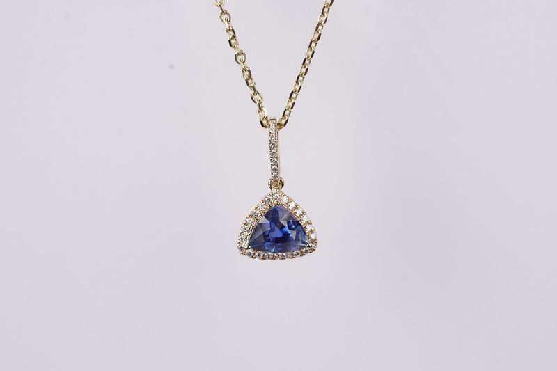 BDDX- 14KY 3.93g 1.71ctw (1.54ctr) Sapphire &amp; Diamond Halo Pendant 16-18&quot;