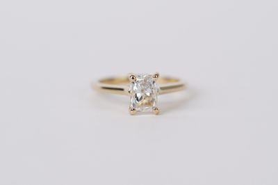 DLTT- 14KY 3.28g 1.70ct D/SI1 GIA Elongated Radiant Diamond Solitaire Engagement Ring (size 7)