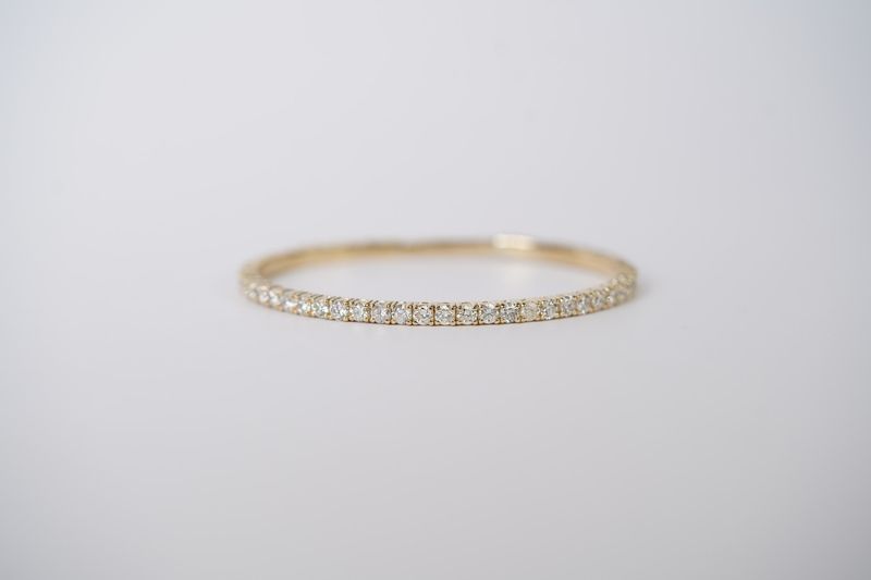 NITT- 14KY 12.50g 6.10ctw Diamond Flex Bangle