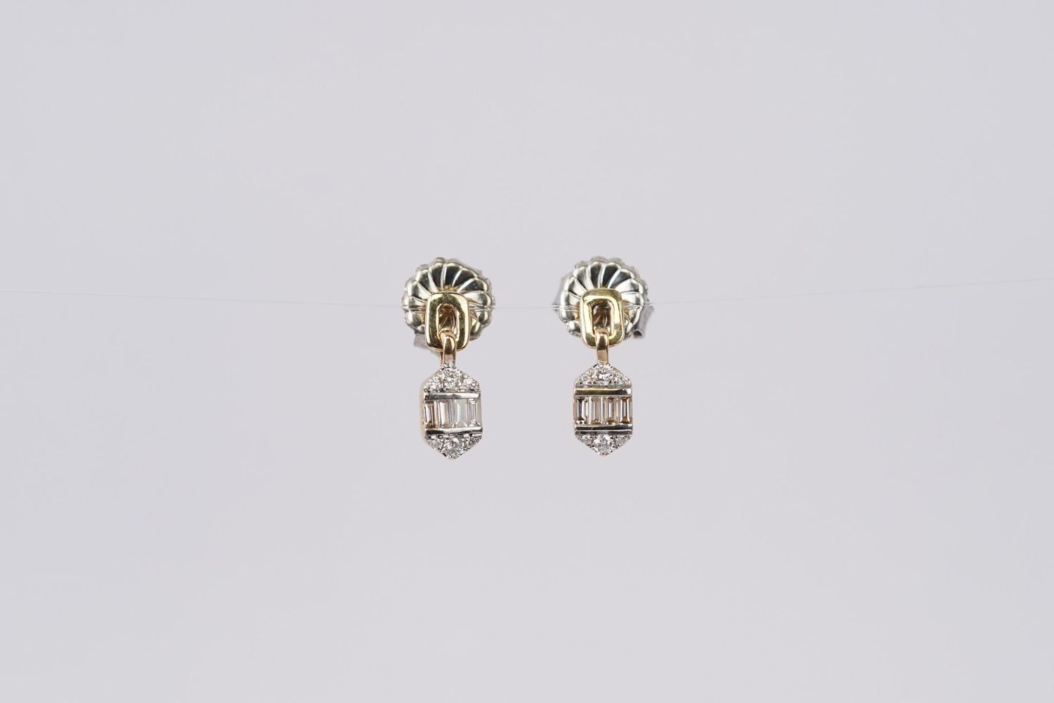 AET- 14KWY 1.87g .33ctw Diamond Dangle Earrings