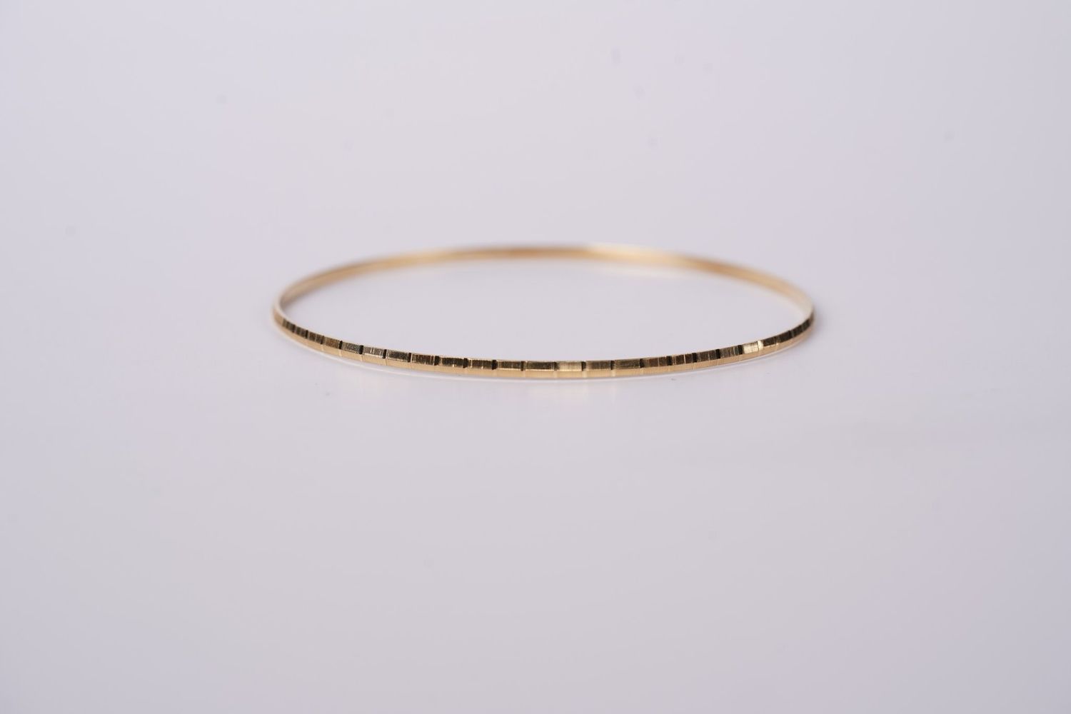 ATT- 18KY 4.73g Engraved Bangle Bracelet