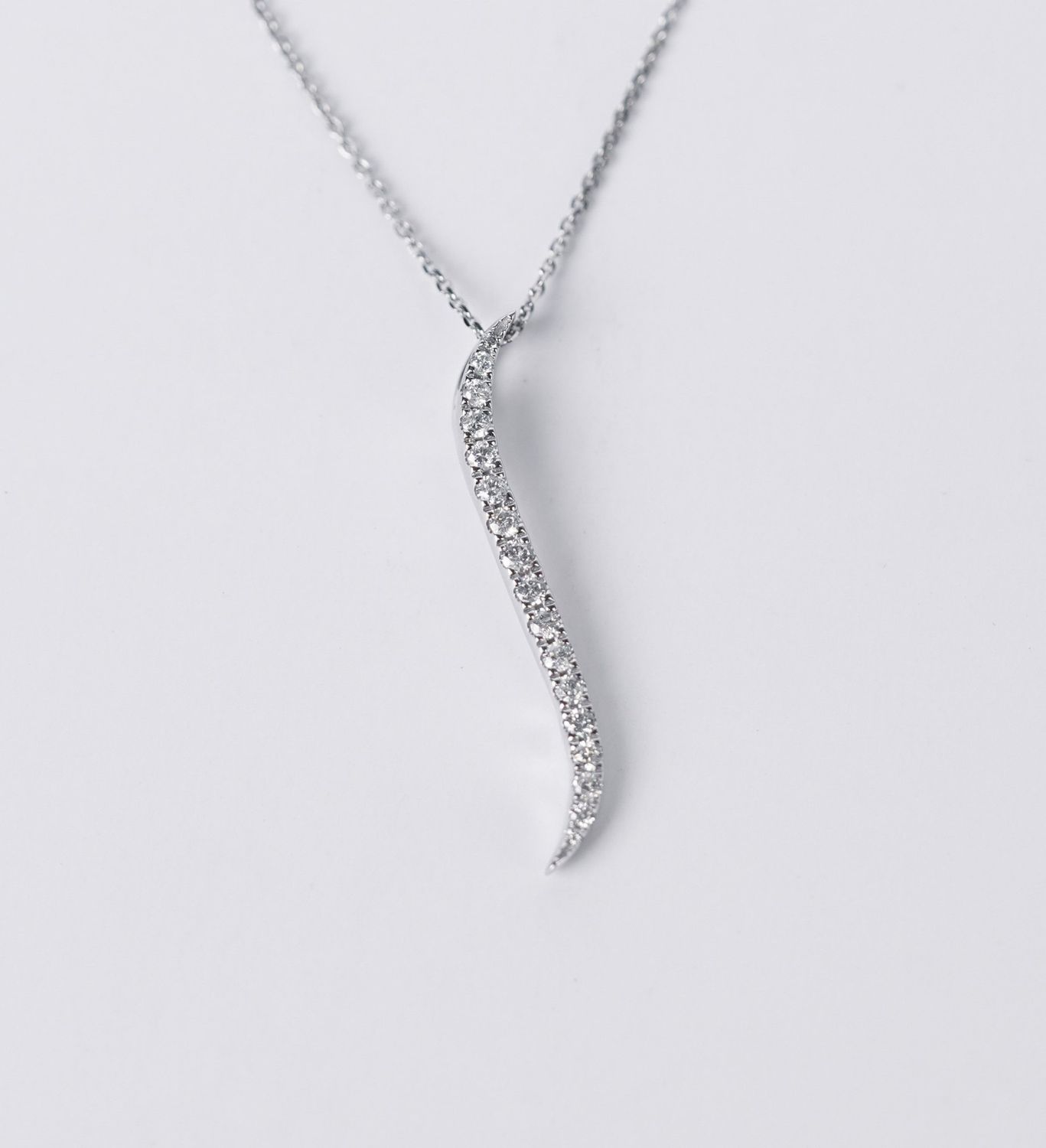 ABT- 10KW 2.63g .25ctw Diamond Fashion Bar Pendant 16-18&quot;