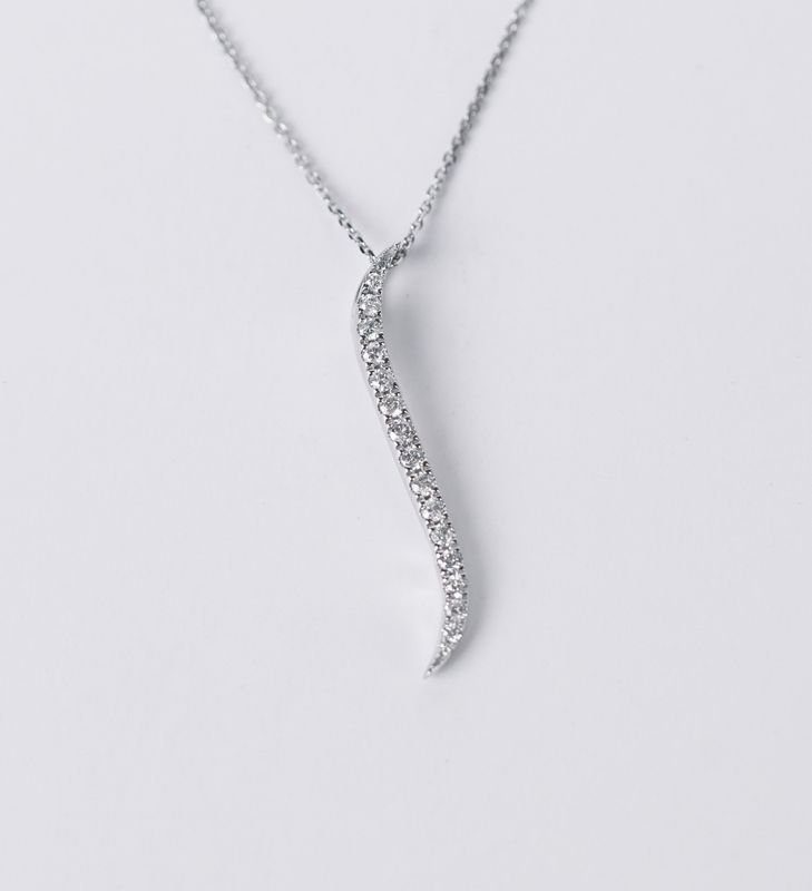 ABT- 10KW 2.63g .25ctw Diamond Fashion Bar Pendant 16-18&quot;