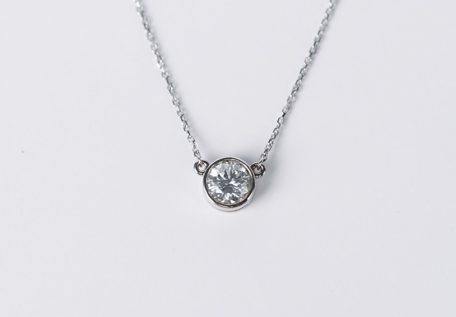 VDET- 14KW 3.00g 1.02ct I/SI1 Round Diamond Bezel Solitaire Pendant 16-18&quot;