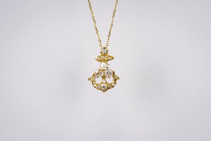 DATX- 14KY 2.70g .60ctw Diamond Victorian Pendant 18&quot;