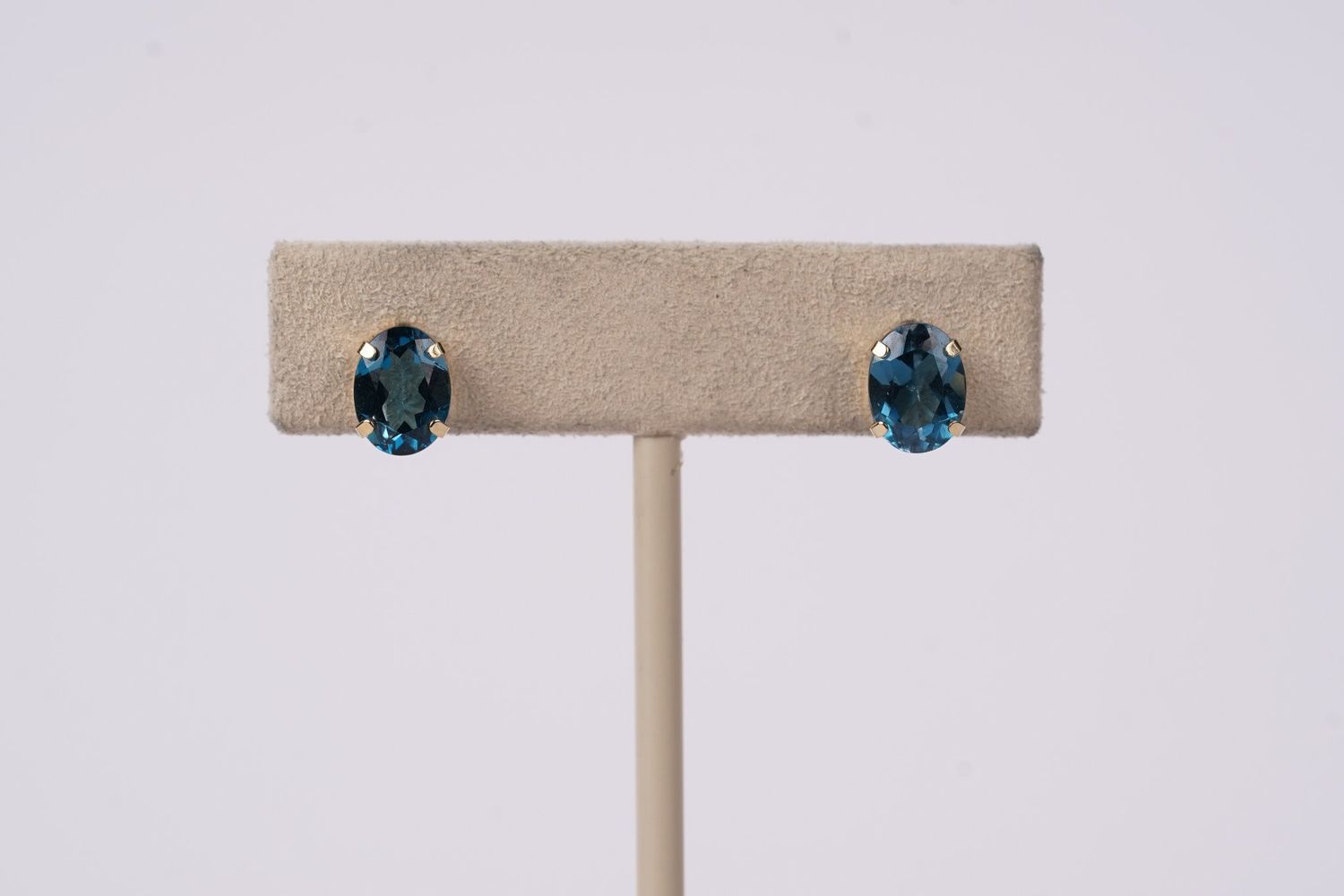 BEX- 14KY 1.10g 2.82ctw London Blue Topaz Stud Earrings