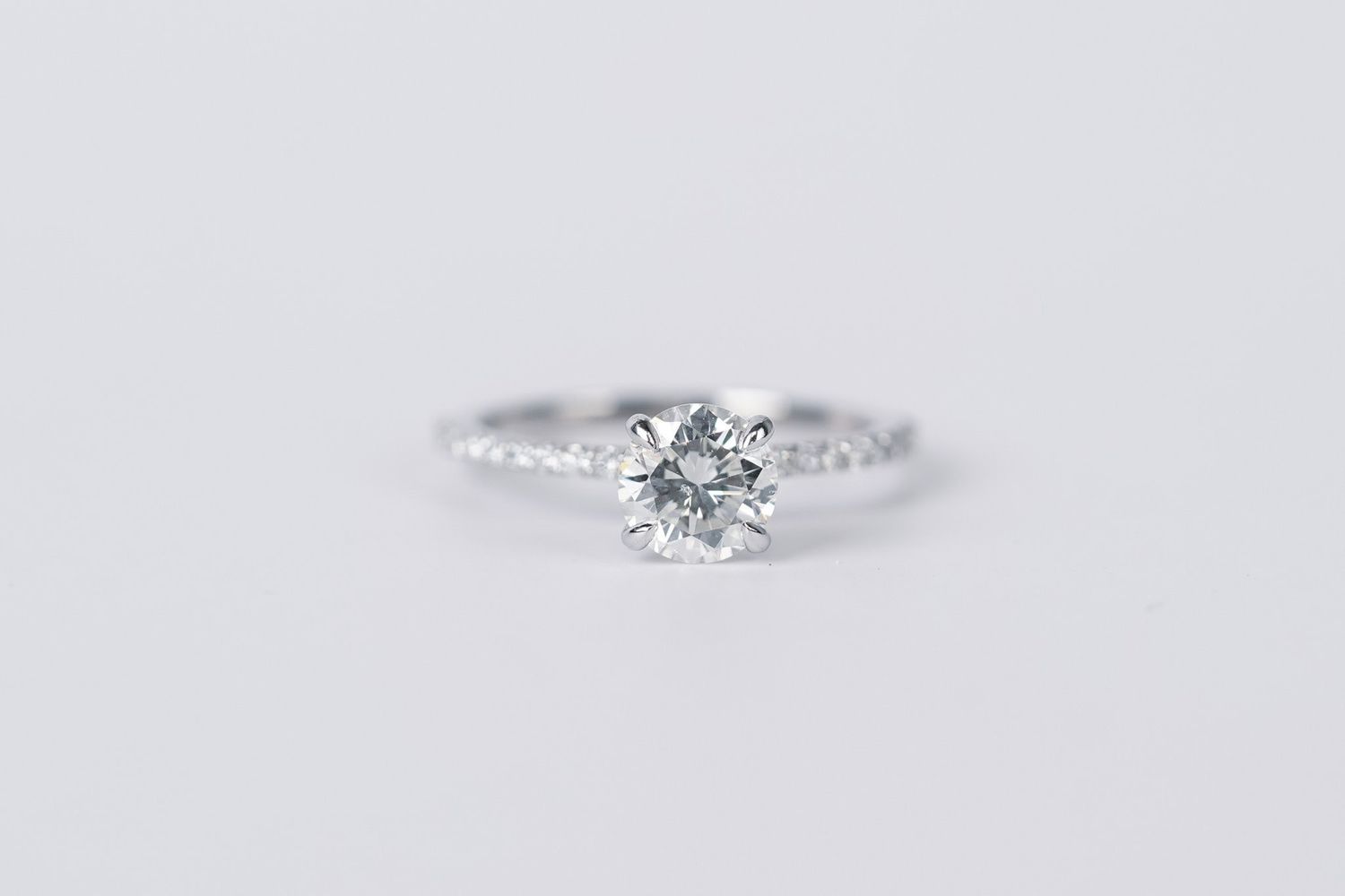 VDET- 14KW 2.15g 1.52ctw (1.30ctr) J/SI2 Round Diamond Engagement Ring (size 7.25)