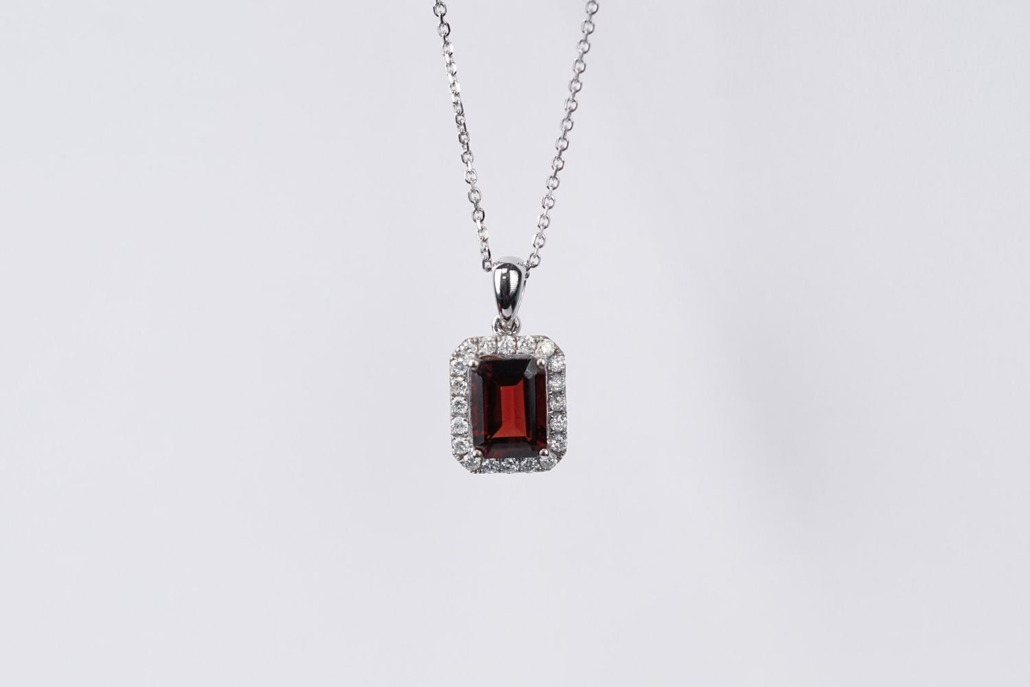 DTIX- 14KW 3.14g 2.12ctw (1.90ctr) Garnet &amp; Diamond Halo Necklace 16-18&quot;
