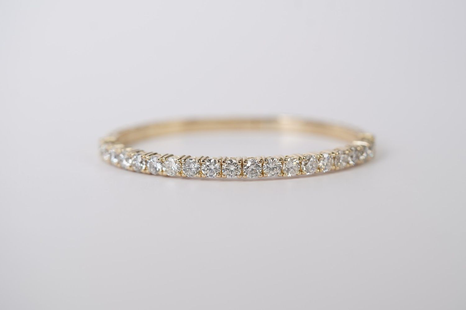 ERTT- 14KY 18.31g 7.10ctw Diamond Flex Bangle