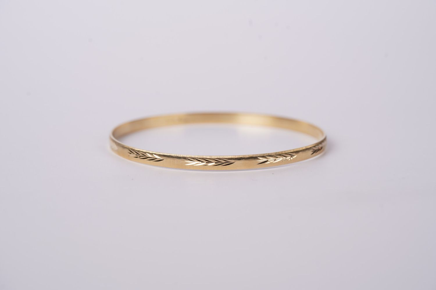 DRTX- 18KY 11.00g Engraved Bangle Bracelet