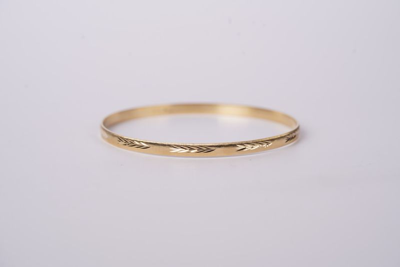 DRTX- 18KY 11.00g Engraved Bangle Bracelet