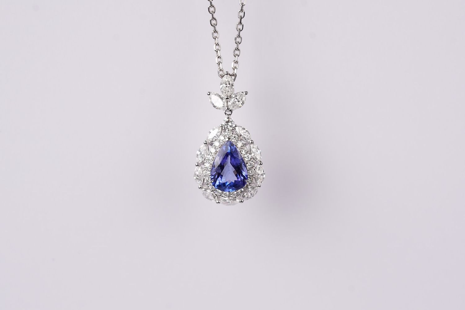 DVEA- 14-18KW 5.44g 4.93ctw (1.89ctr) Sapphire &amp; Diamond Halo Pendant 16-18&quot;