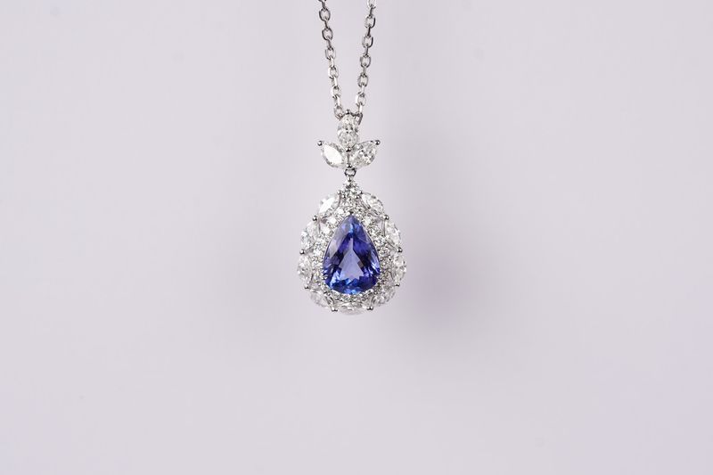 DVEA- 14-18KW 5.44g 4.93ctw (1.89ctr) Sapphire &amp; Diamond Halo Pendant 16-18&quot;