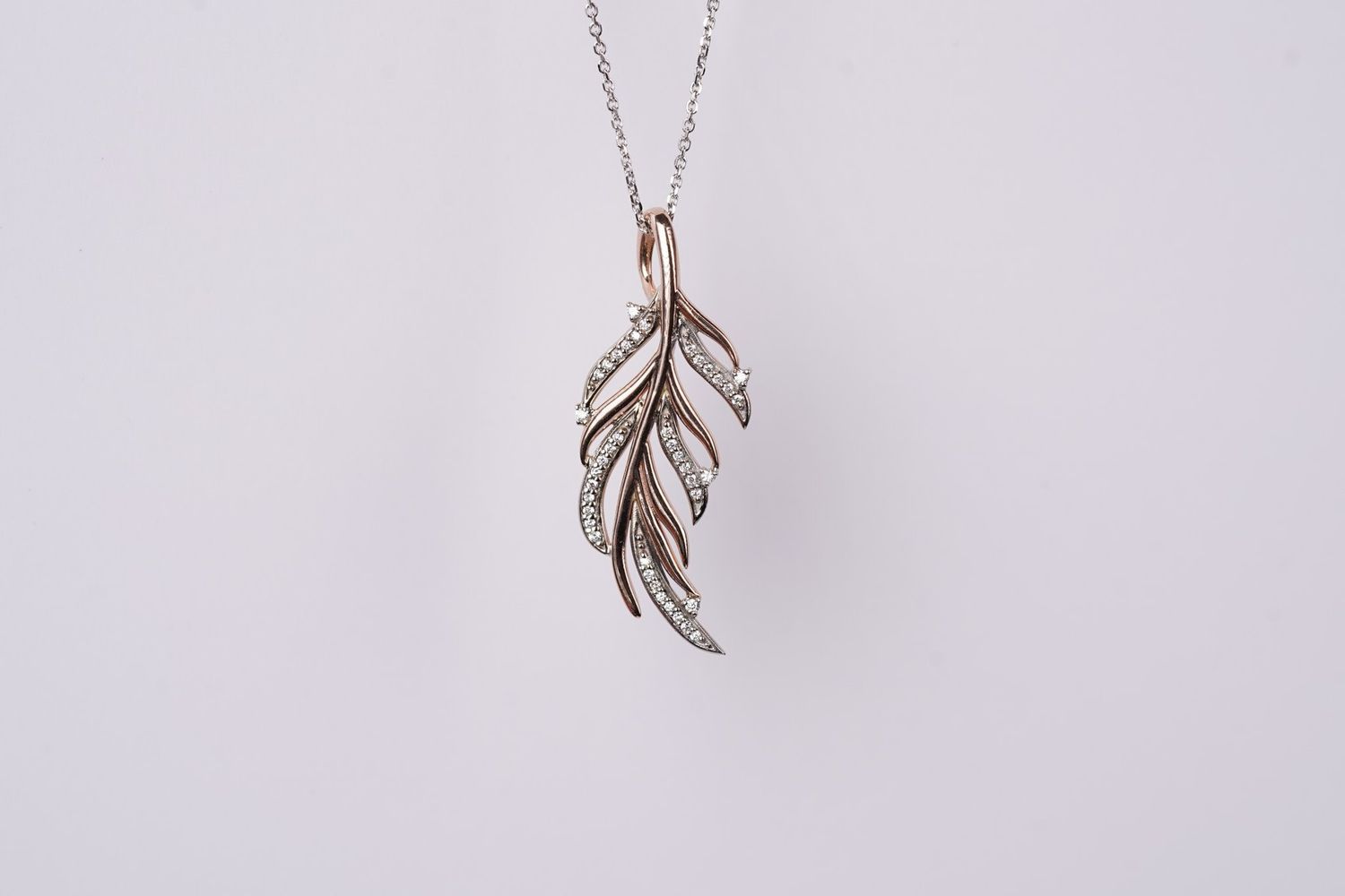IEEX- 14KWR 5.09g .16ctw Diamond Leaf Pendant 16-18&quot;