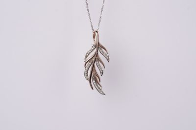 IEEX- 14KWR 5.09g .16ctw Diamond Leaf Pendant 16-18&quot;