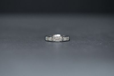 VIBB- 14KW 3.38g 1.50ctw H/VVS2 GIA Emerald Diamond Half Bezel Band (size 6.5)