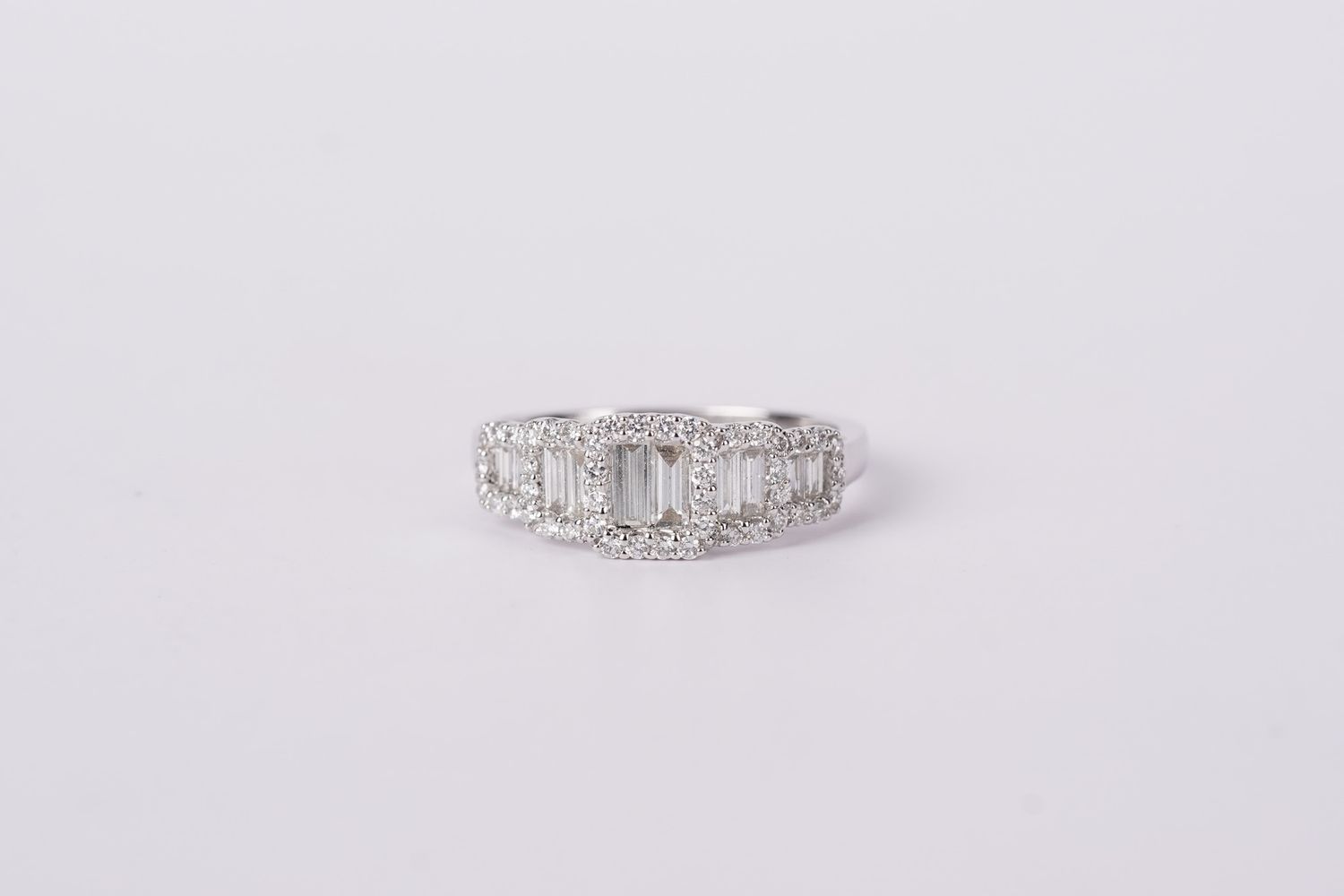 LETX- 18KW 3.21g 1.00ctw Baguette &amp; Round Diamond Halo Fashion Ring (size 7.5)