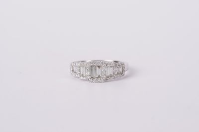 LETX- 18KW 3.21g 1.00ctw Baguette &amp; Round Diamond Halo Fashion Ring (size 7.5)