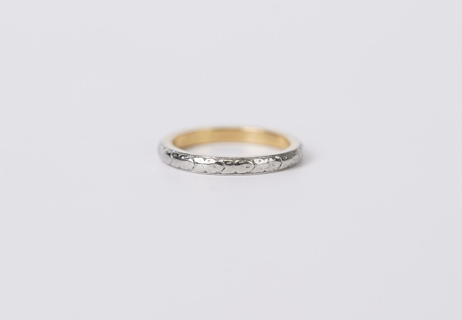 ABE- Platinum/22KY 4.3g Engraved Art Deco Band (size 6.25)