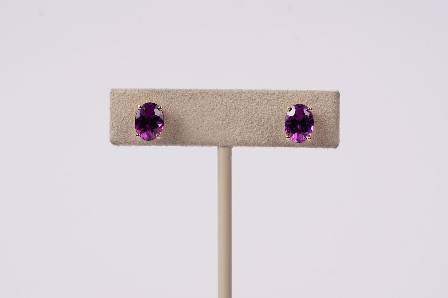 NET- 14KY 1.82g 2.96ctw Purple Garnet Stud Earrings