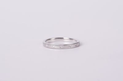 NVE- 14KW 2.31g .05ctw Diamond Burnish Set Stackable Ring (size 6)
