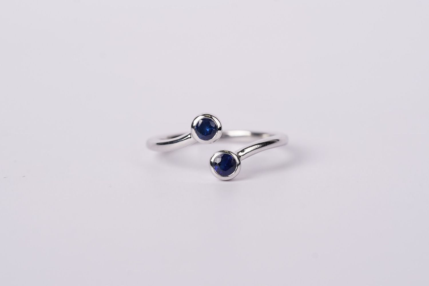 DTEX- 14KW 2.48g .39ctw Blue Sapphire Bezel Set Bypass Ring (size 7)