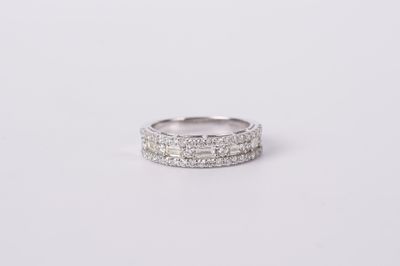 LDIX- 14KW 4.54g 1.31ctw Baguette &amp; Round Diamond Fashion Ring (size 7.5)