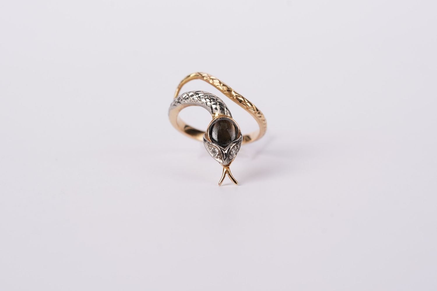 ETT-  18KWY 6.05g Chrysoberyl Cabachon Snake Ring (size 6.5)