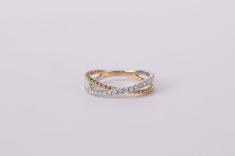 DTTX- 14KWY 2.87g .27ctw Diamond Crossover Ring (size 7)