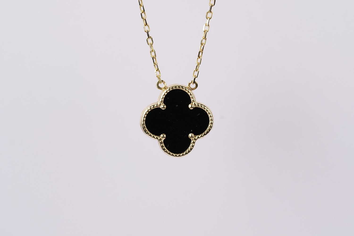 VLT- 14KY 3.51g Black Onyx Alhambra Pendant 18&quot;