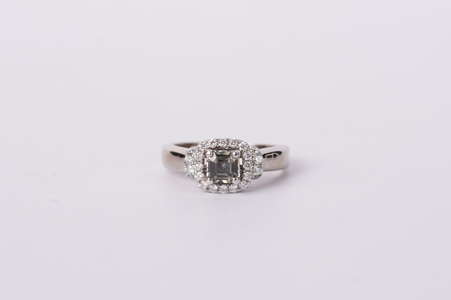 ETTX- 18KW 4.06g 1.03ctw (.58ctr) Sapphire &amp; Diamond Halo Fashion Ring (size 5.75)