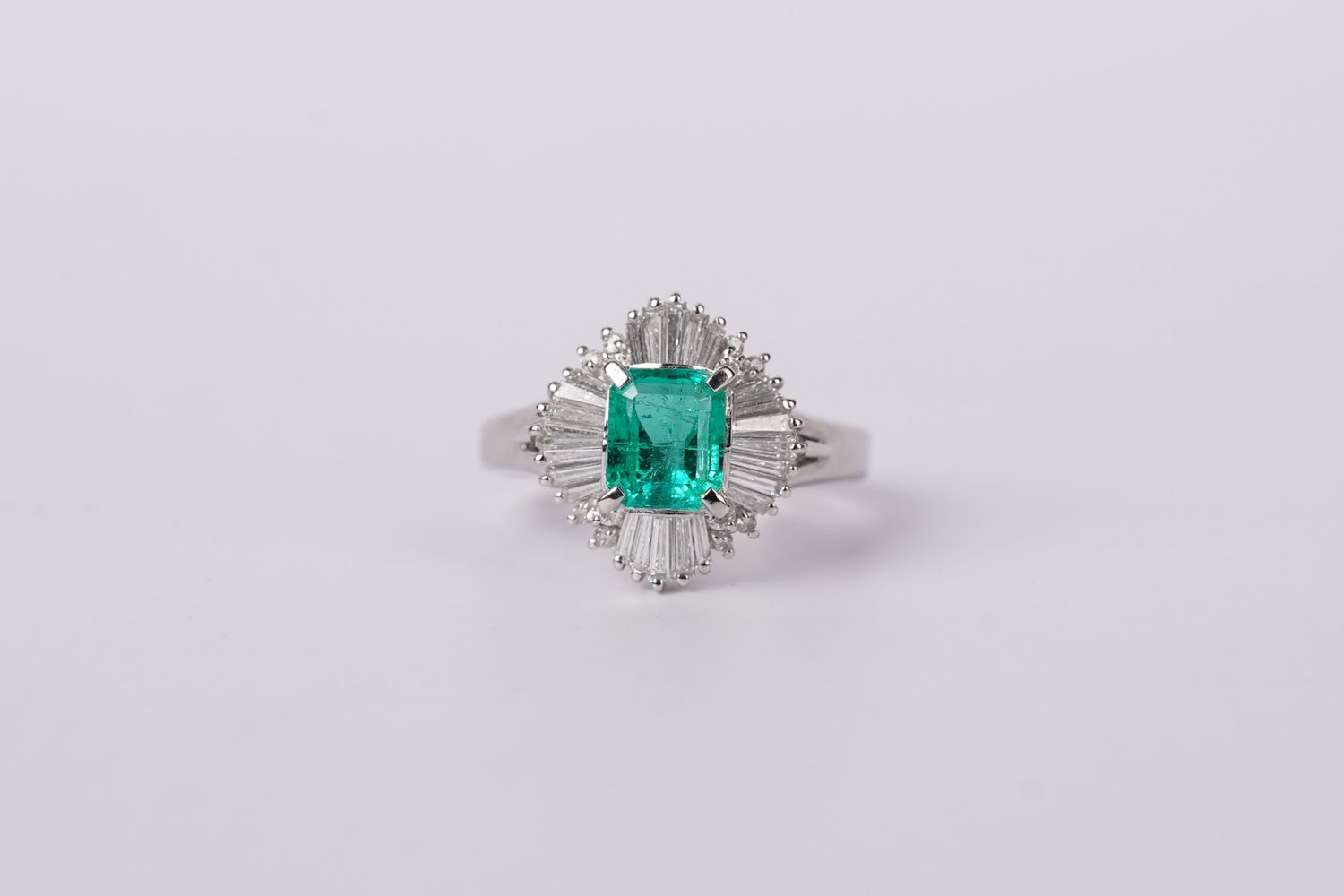 AATT-Platinum 8.4g 2.25ctw (1.40ctr) Emerald &amp; Diamond Estate Ring (size 8.25)