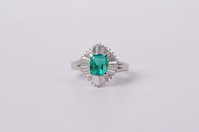 AATT-Platinum 8.4g 2.25ctw (1.40ctr) Emerald &amp; Diamond Estate Ring (size 8.25)