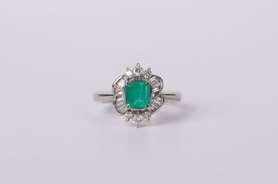 RLTX- Platinum 6.76g 1.22ctw (.81ctr) Emerald &amp; Diamond Antique Ring (size 6)