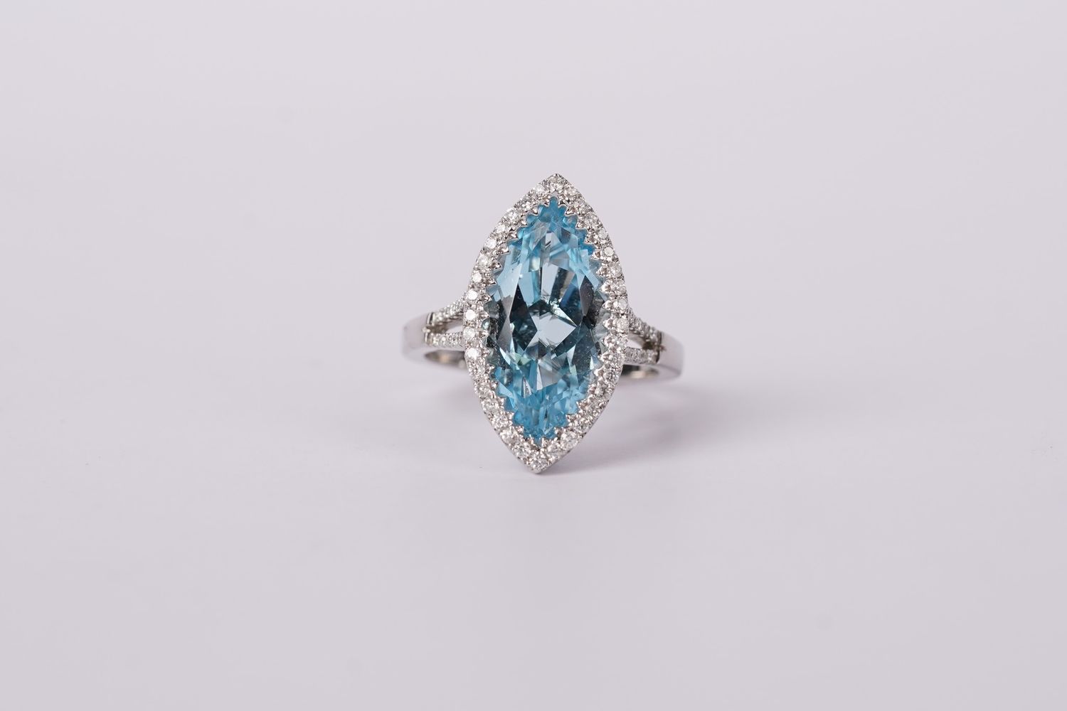 VTPT- 18KW 6.64g 5.45ctw (5.00ctr) Aquamarine &amp; Diamond Halo Fashion Ring (size 6.5)
