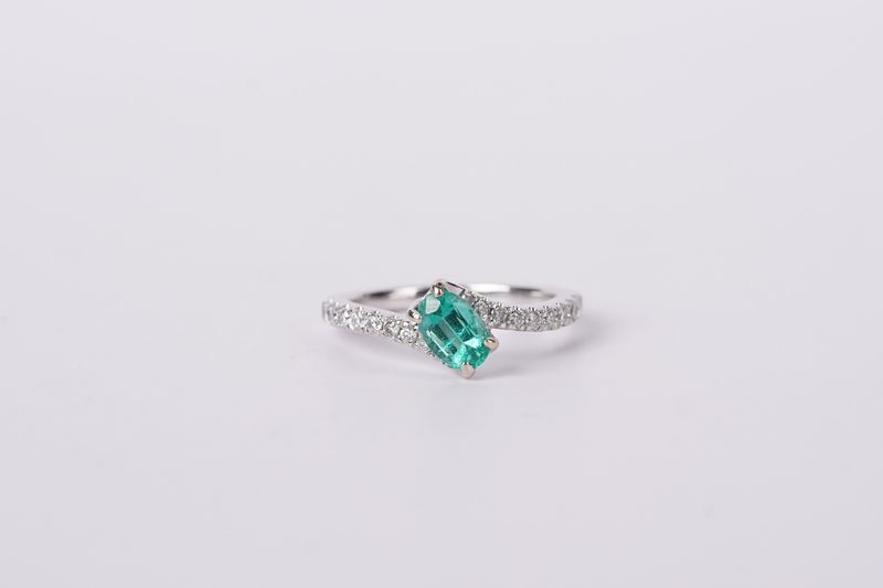BBTX-14KW 3.6g 1.15ctw (.75ctr) Emerald &amp; Diamond Fashion Ring (size 7)
